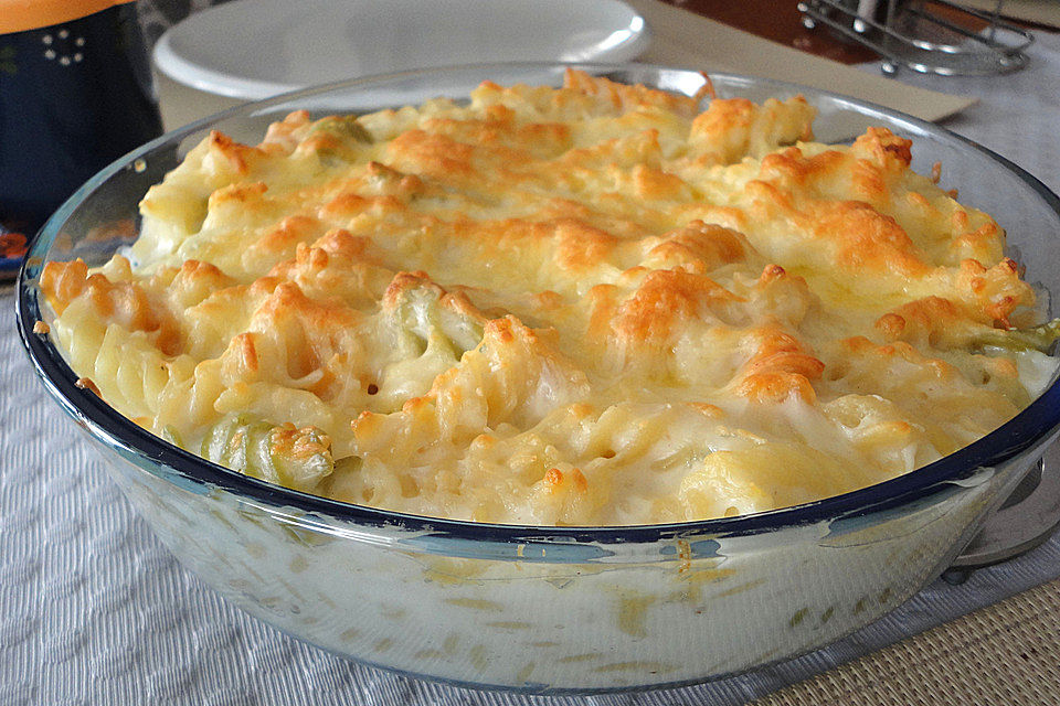 Rigatoni mit Bechamel - Sauce überbacken