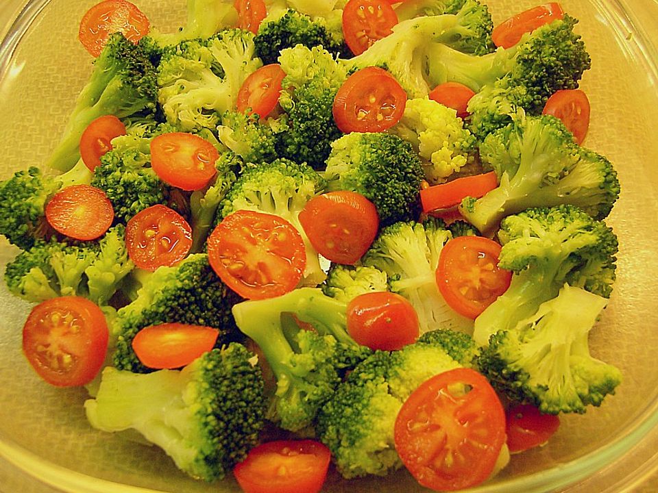 Gemüsesalat mit Tomaten und Brokkoli von zuzilinchen | Chefkoch