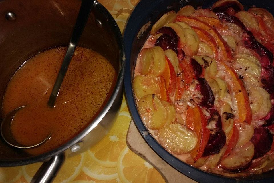 Rot - orangfarbenes Herbstgratin