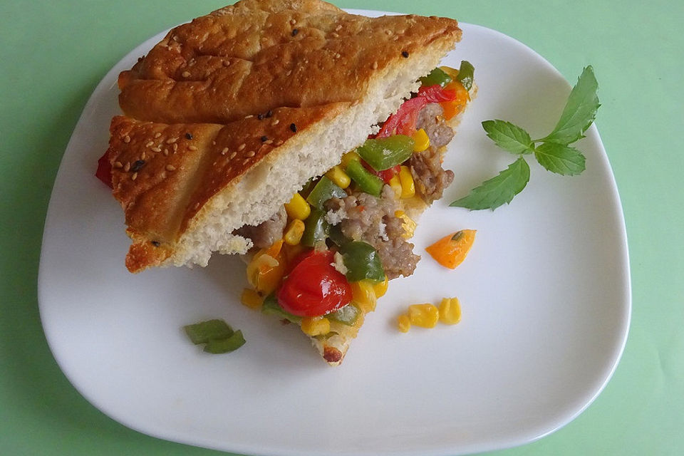 Mediterran gefülltes Fladenbrot à la Ed