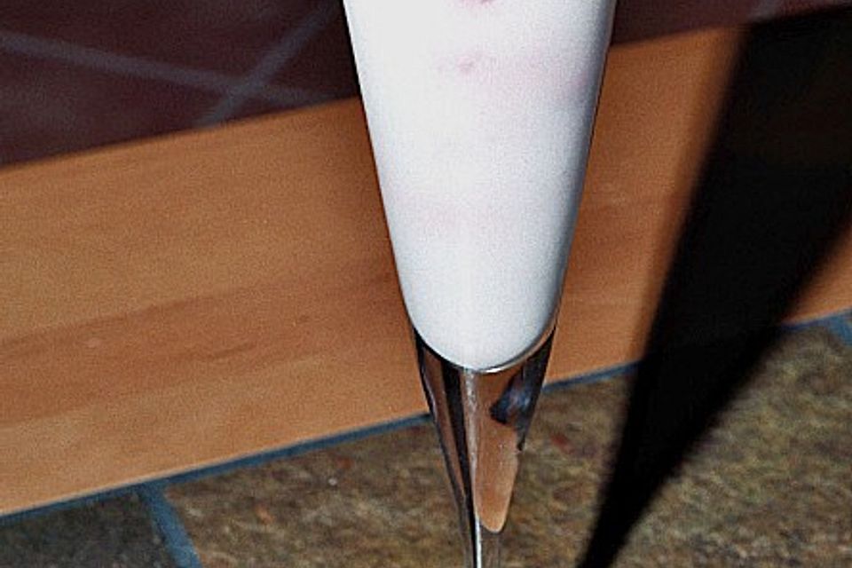 Ambrosiacreme mit Sauermilch und Himbeeren Ambrosiacreme mit Sauermilch und Himbeeren