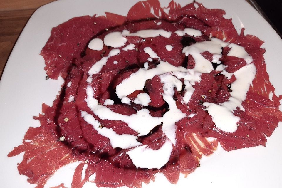 Carpaccio vom Rind mit Aceto Balsamico - Sauce