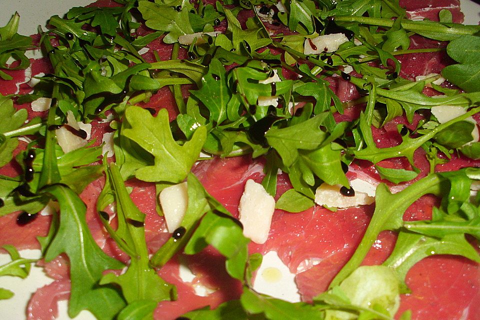 Carpaccio vom Rind mit Aceto Balsamico - Sauce