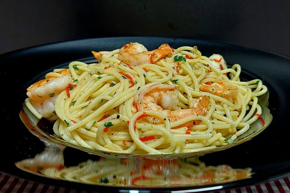 Spaghetti mit Chili, Knoblauch und Garnelen