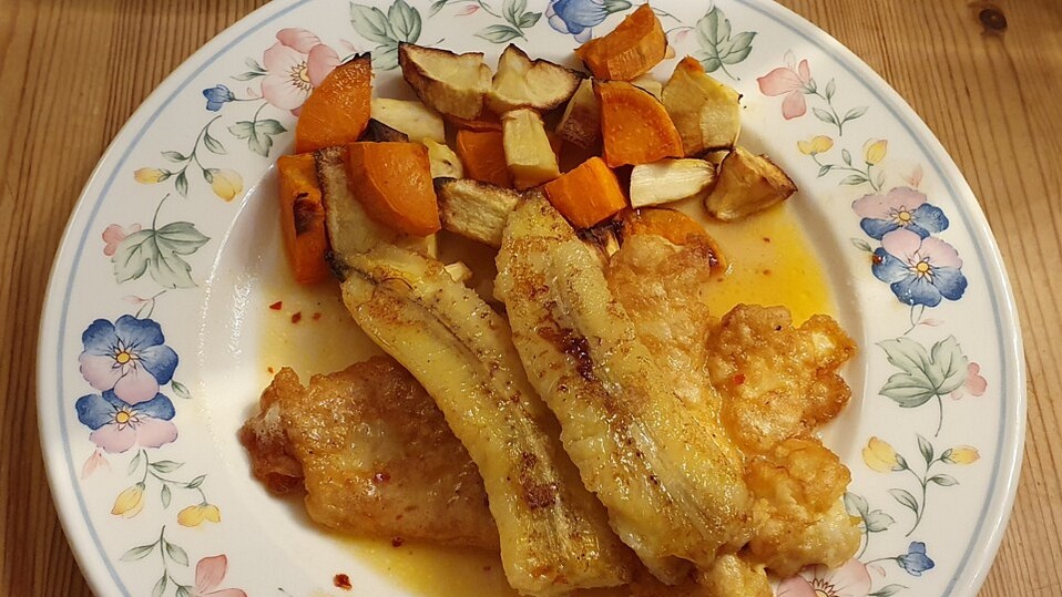 Schwarzer Degenfisch mit gebratenen Bananen nach Madeira - Art von gini8