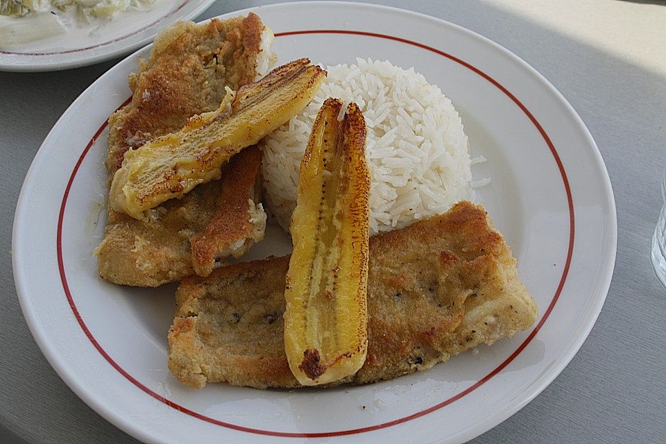 Schwarzer Degenfisch  mit gebratenen Bananen nach Madeira - Art