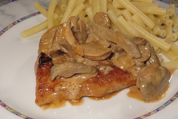 Putenschnitzel in Champignon - Sahnesauce von judith | Chefkoch
