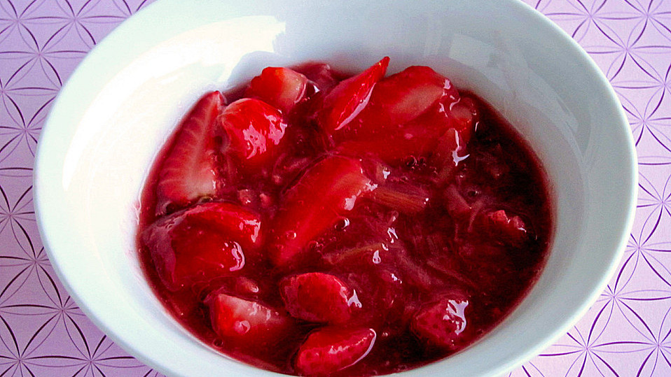 Rhabarbergrütze mit Vanillesauce von Corela1