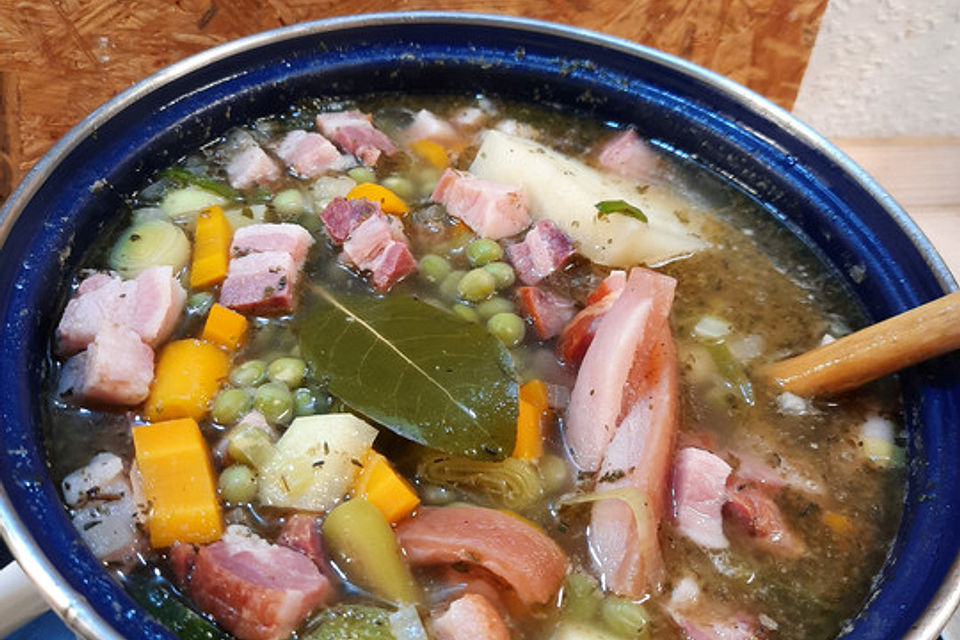 Deftige Erbsensuppe