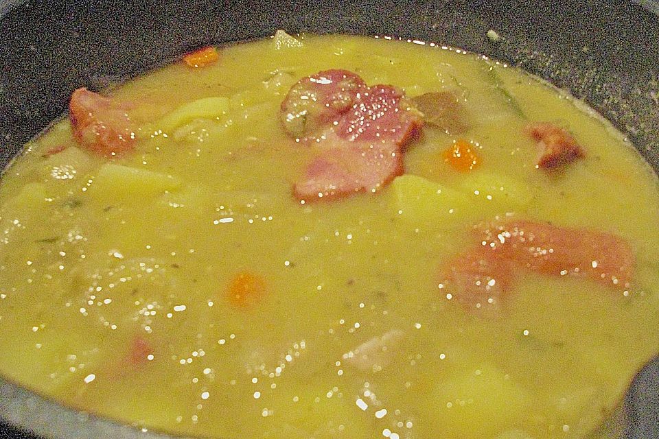 Deftige Erbsensuppe