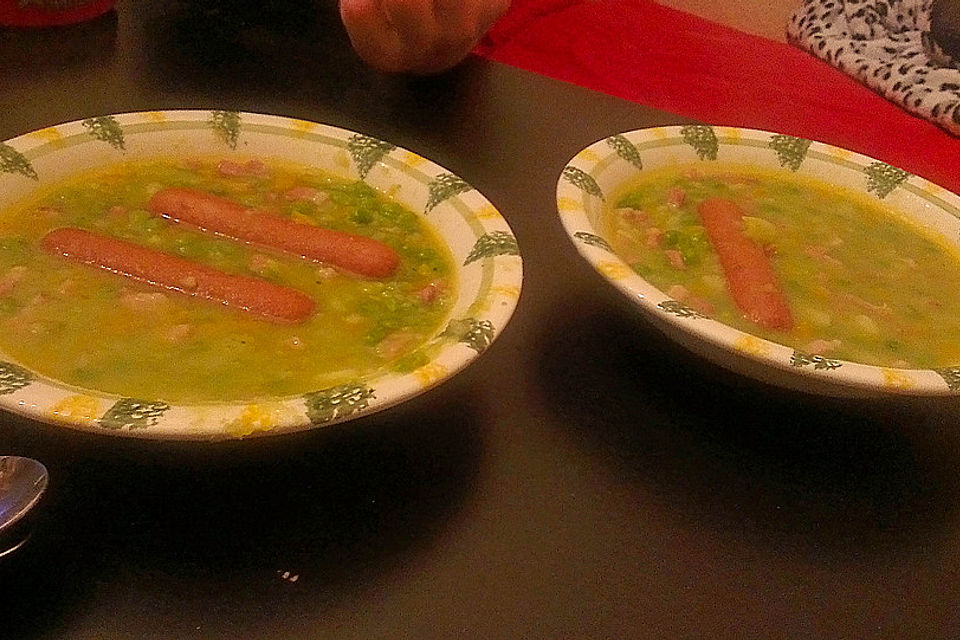 Deftige Erbsensuppe