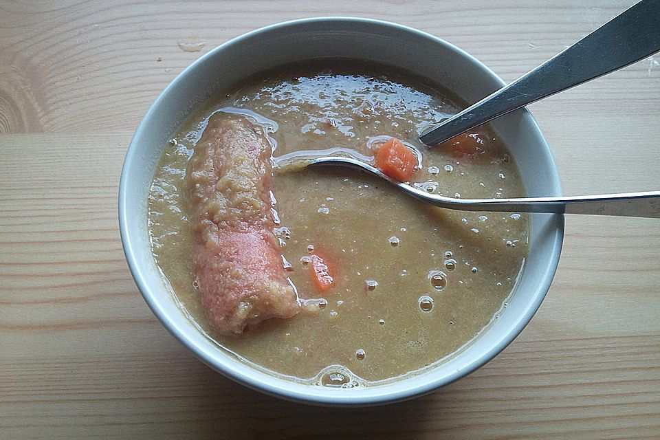 Deftige Erbsensuppe