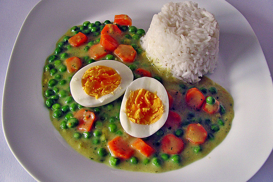 Eier in Currysoße