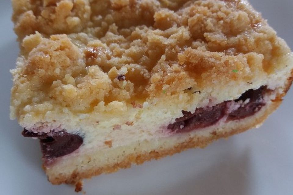 Krümeltorte mit Quark - Kirsch - Füllung