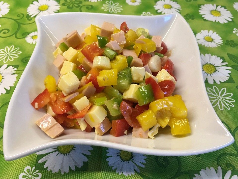 Pikanter Paprika - Käse - Wurst - Salat von Mutti79 | Chefkoch
