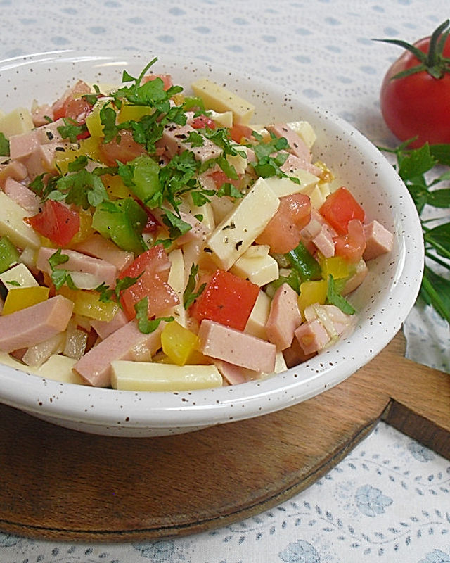Pikanter Paprika - Käse - Wurst - Salat