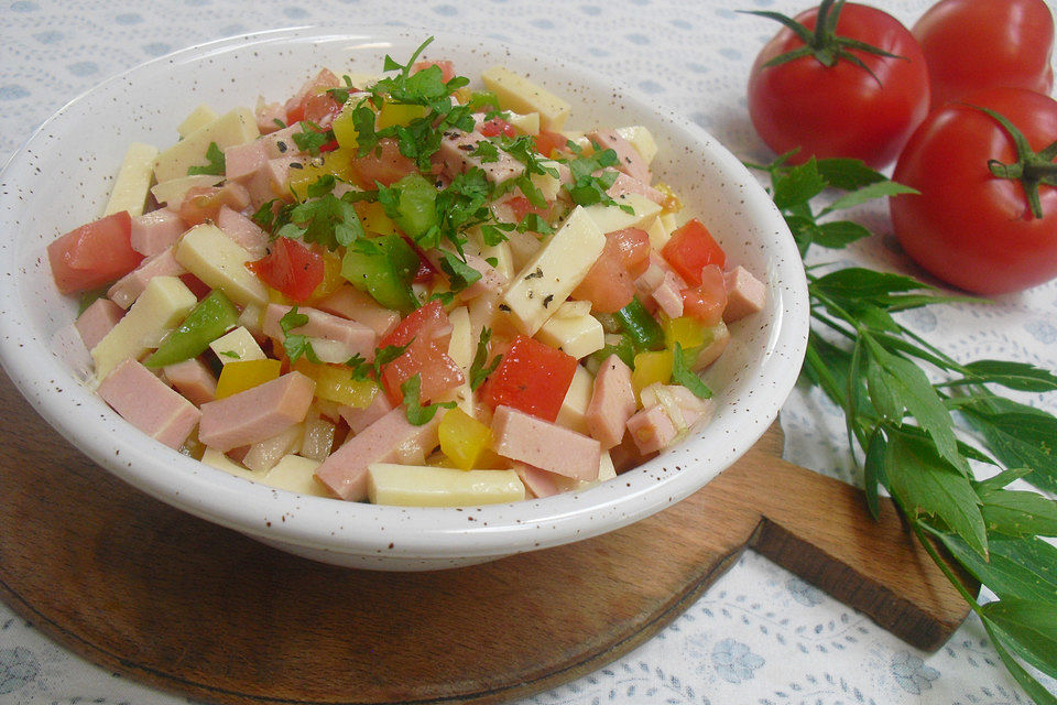 Pikanter Paprika - Käse - Wurst - Salat