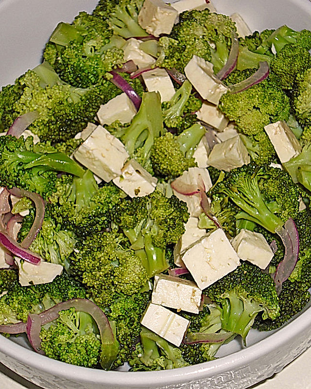 Broccolisalat mit Feta