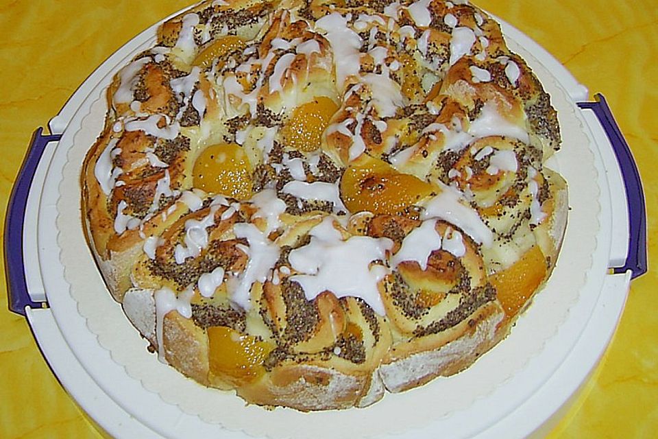 Mohnkranzerl aus Hefeteig