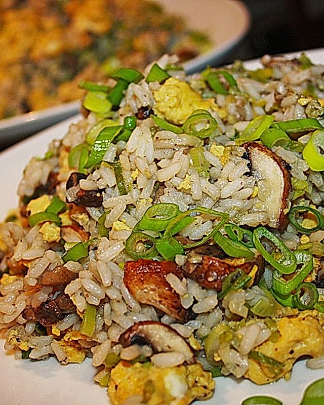 Reis mit Zwiebeln und Champignons