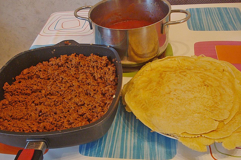 Hack - Pfannkuchen in Tomatensoße