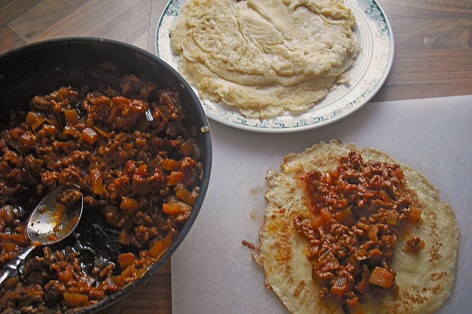 Hack - Pfannkuchen in Tomatensoße