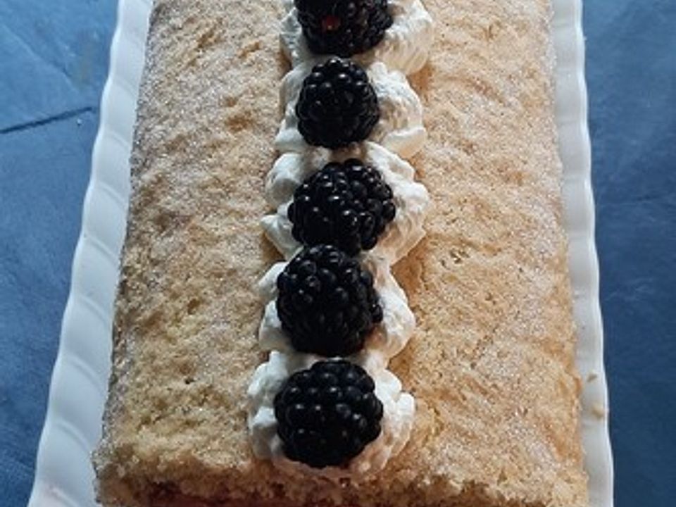 Biskuitrolle mit Brombeeren von luckys-home| Chefkoch