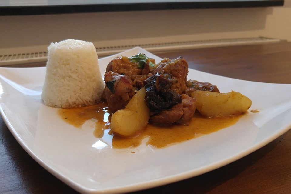 Tagine (Tajine) mit Lamm und Quitten