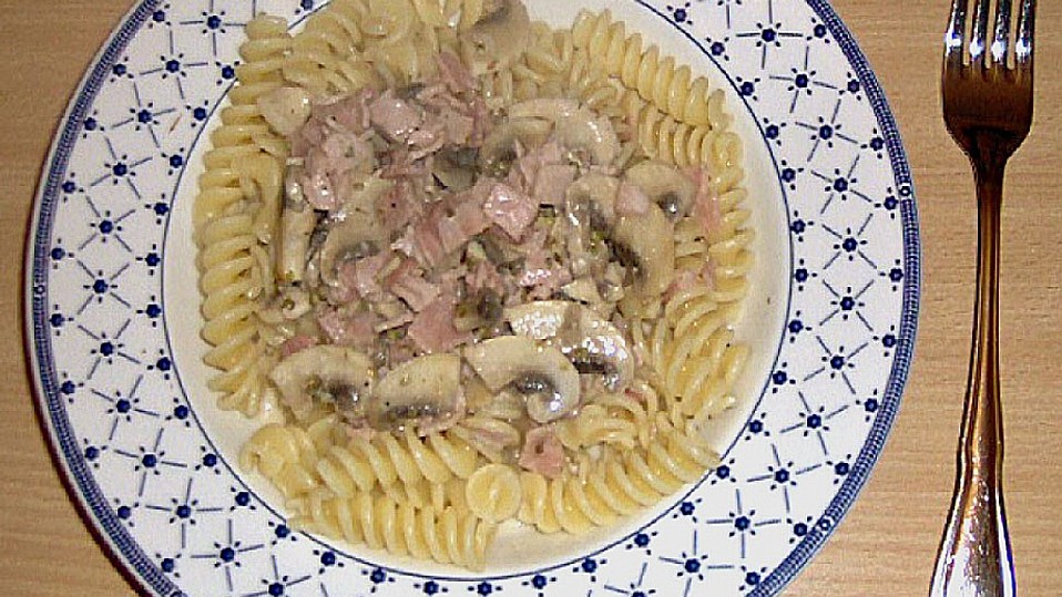 Nudeln mit Schinken-Champignon-Soße von daja