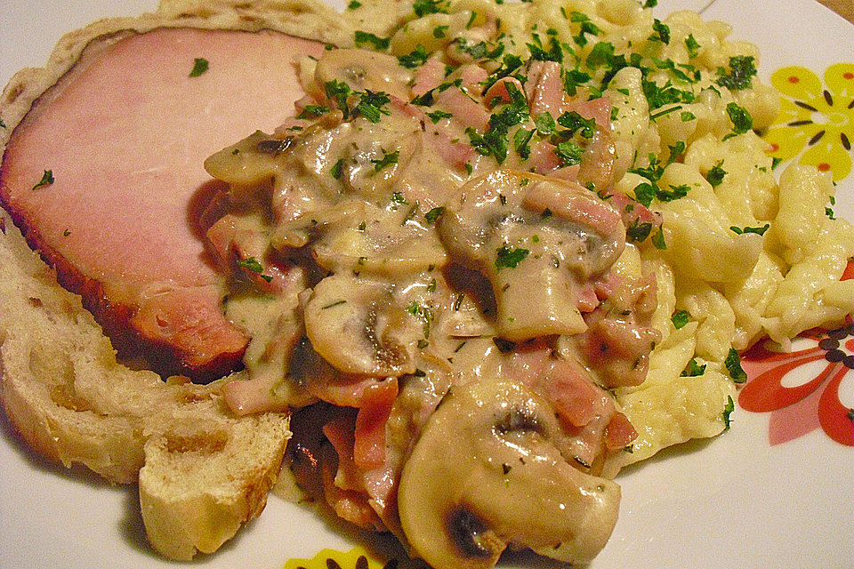 Nudeln mit Schinken - Champignon - Soße