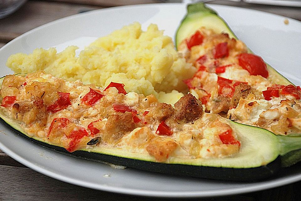 Überbackene Zucchini mit Schafskäse