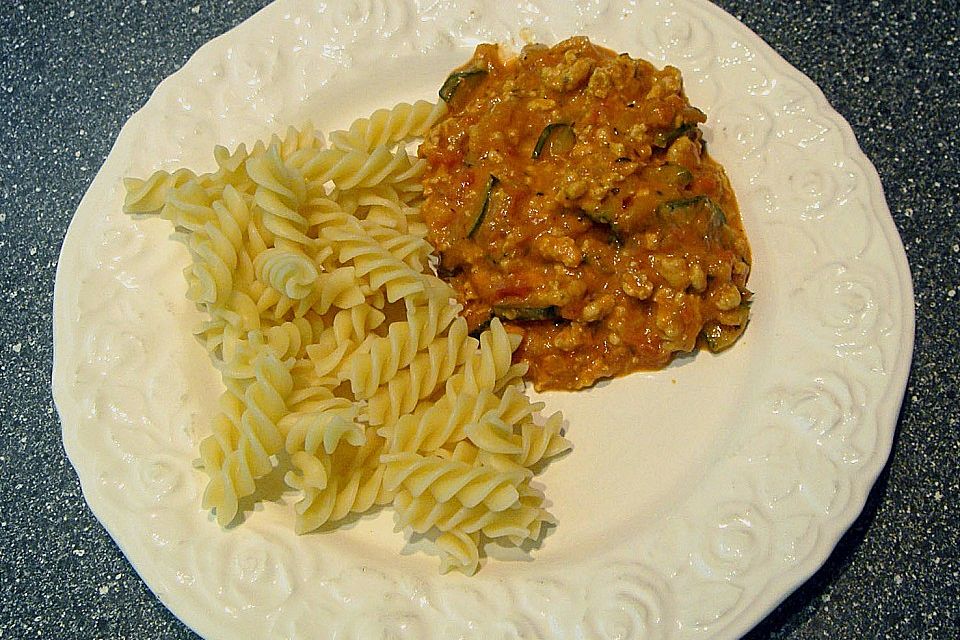 Exotische Putenhackfleisch - Zucchini - Pfanne