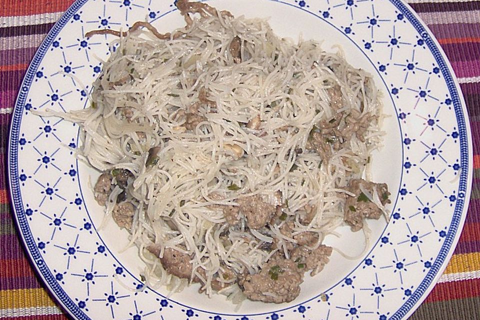 Asiatischer Glasnudelsalat mit Hackfleisch