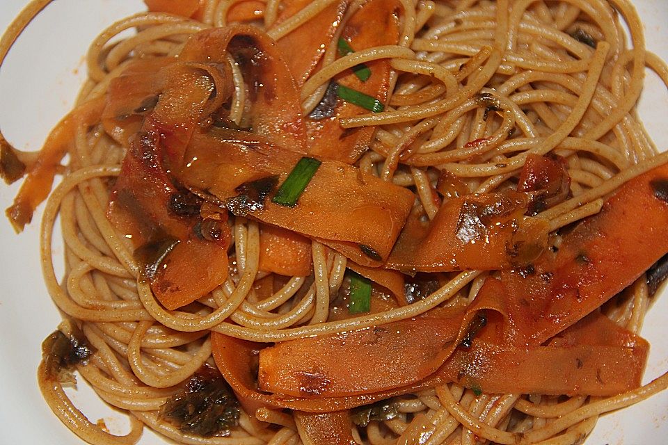 Spagetti mit Möhren und  Algen, vegan