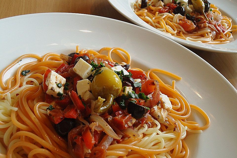 Vollkornspaghetti mit Gemüse und Schafkäse