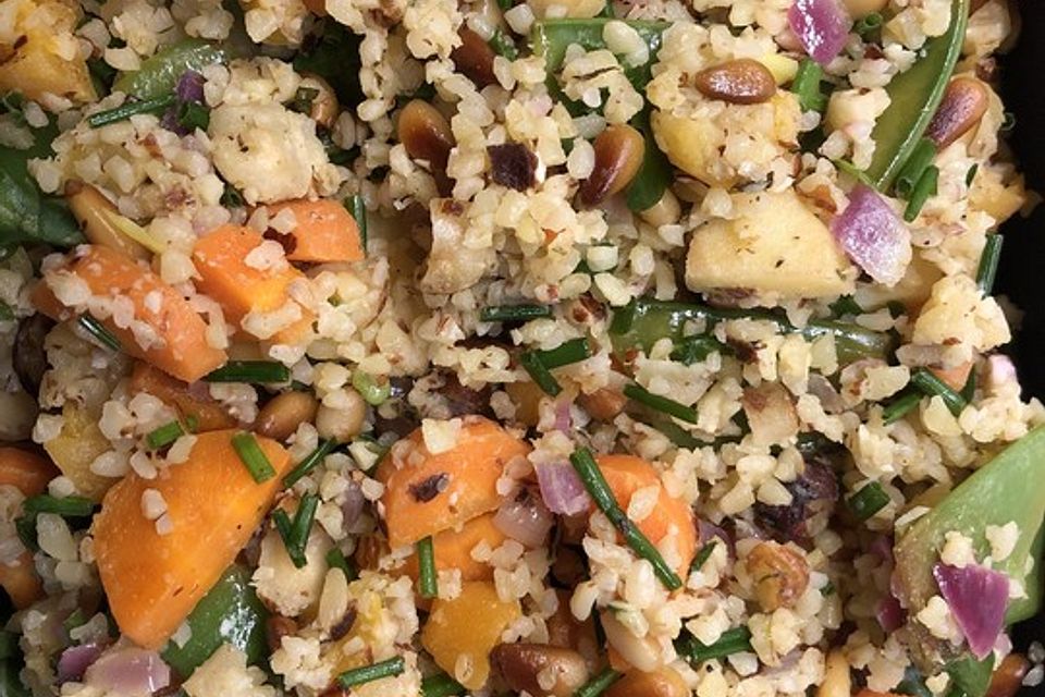 Bulgur - Nuss Salat mit Aprikosen