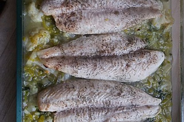 Fischfilet auf Gemüsebett mit Dill - Sahnesauce von holodri64| Chefkoch