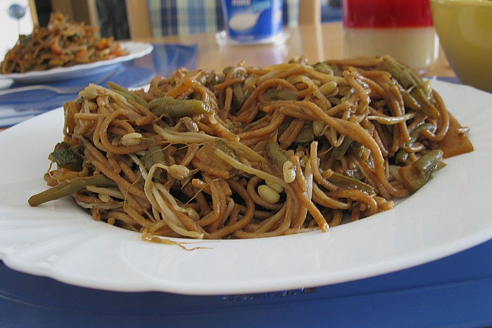 Chow Mein mit 5 verschiedenen Gemüsen