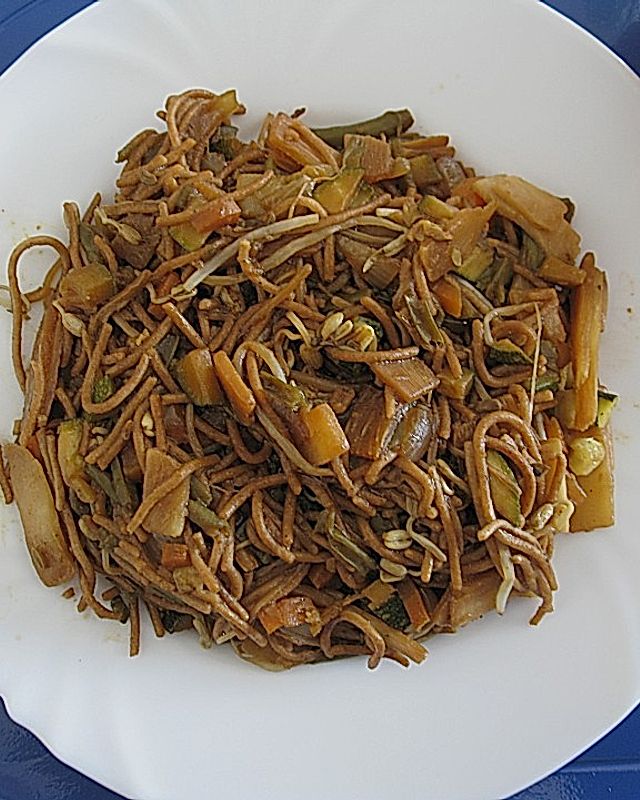 Chow Mein mit 5 verschiedenen Gemüsen