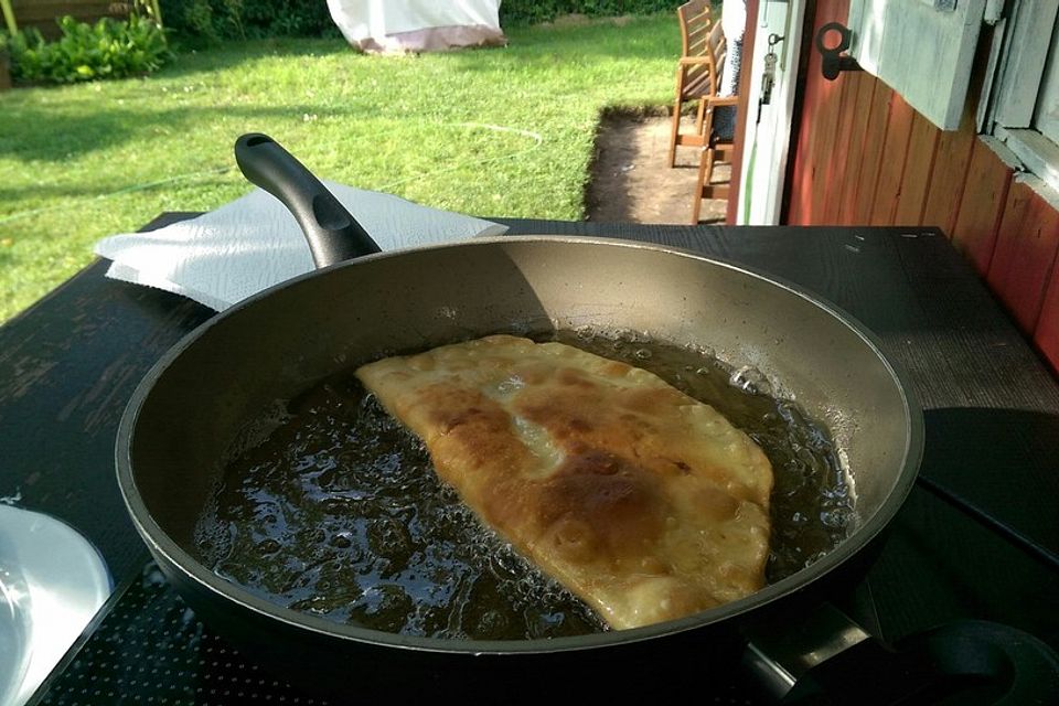 Tschebureki Tschebureki