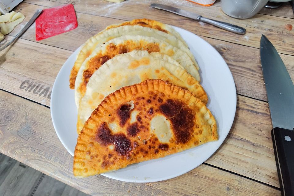 Tschebureki Tschebureki