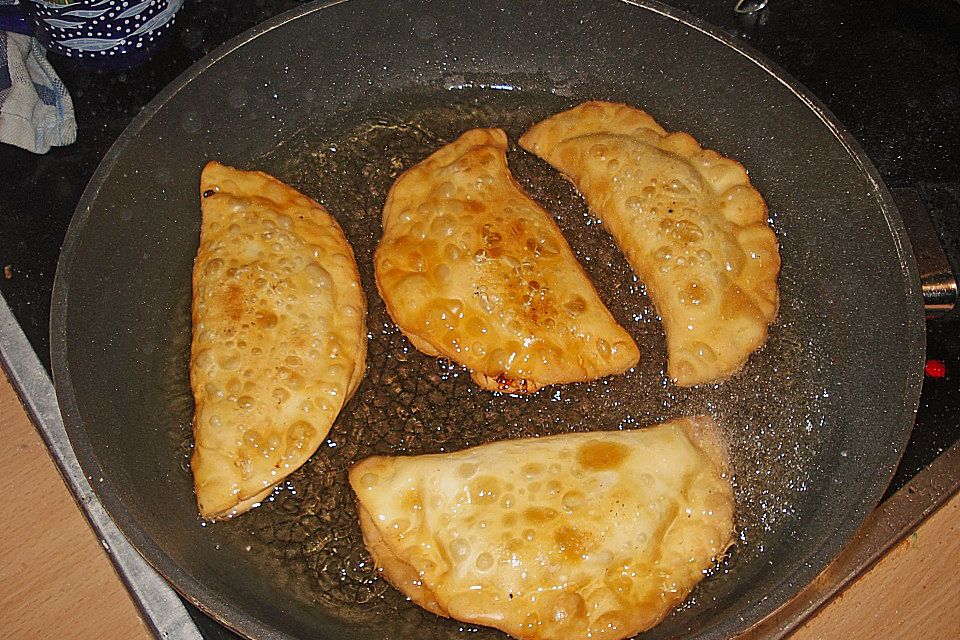 Tschebureki Tschebureki