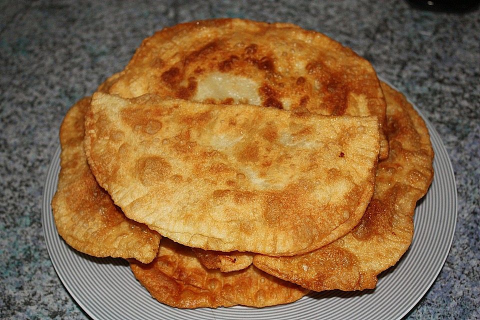 Tschebureki Tschebureki