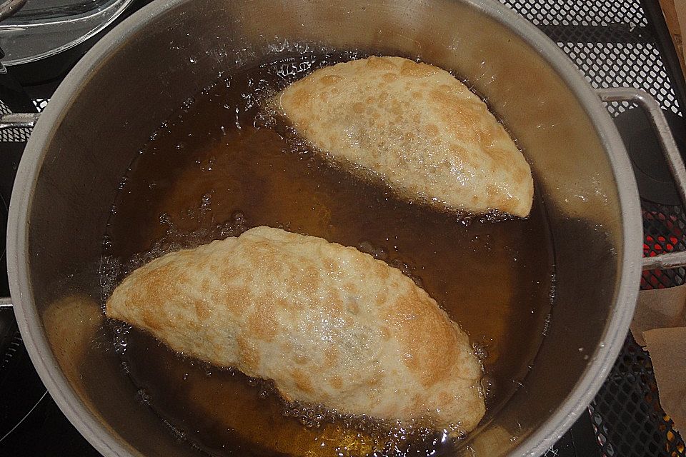 Tschebureki Tschebureki
