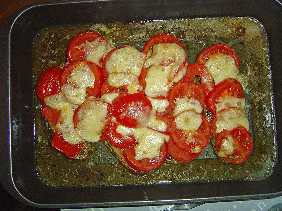 Schweineschnitzel mit Tomaten, Pesto und Basilikum von SueTirol| Chefkoch
