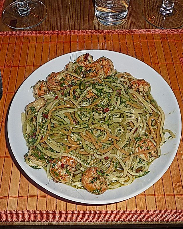 Chilispaghetti mit Shrimps oder Flusskrebsschwänzen