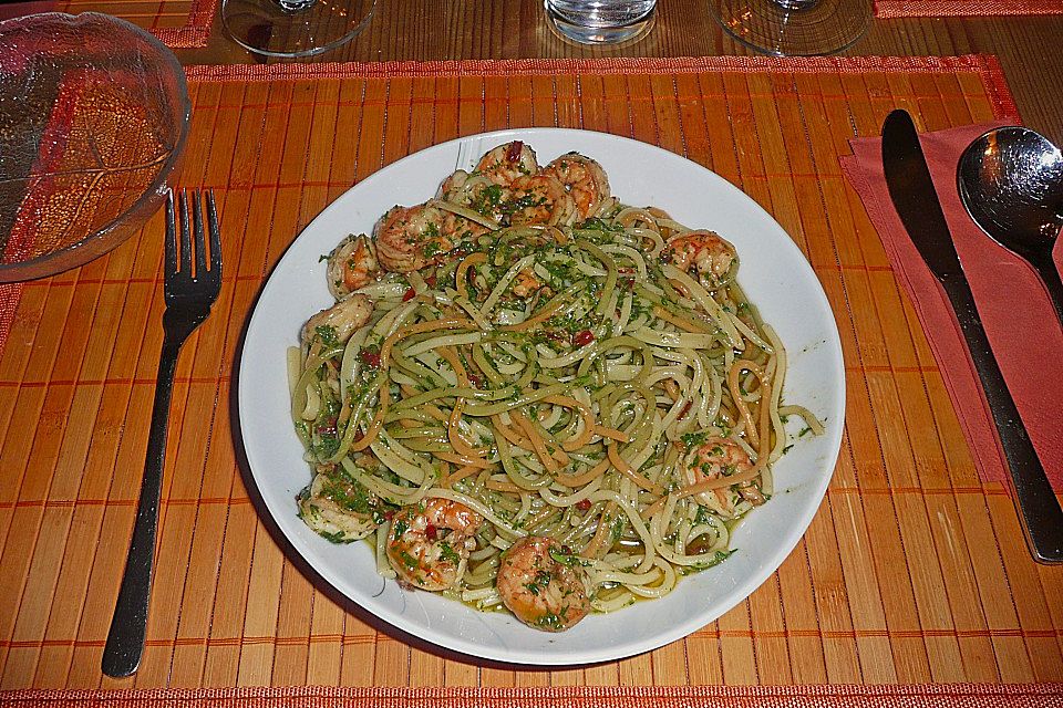 Chilispaghetti mit Shrimps oder Flusskrebsschwänzen