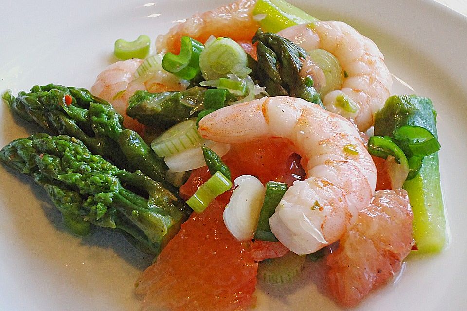 Spargelsalat mit Grapefruit und Garnelen