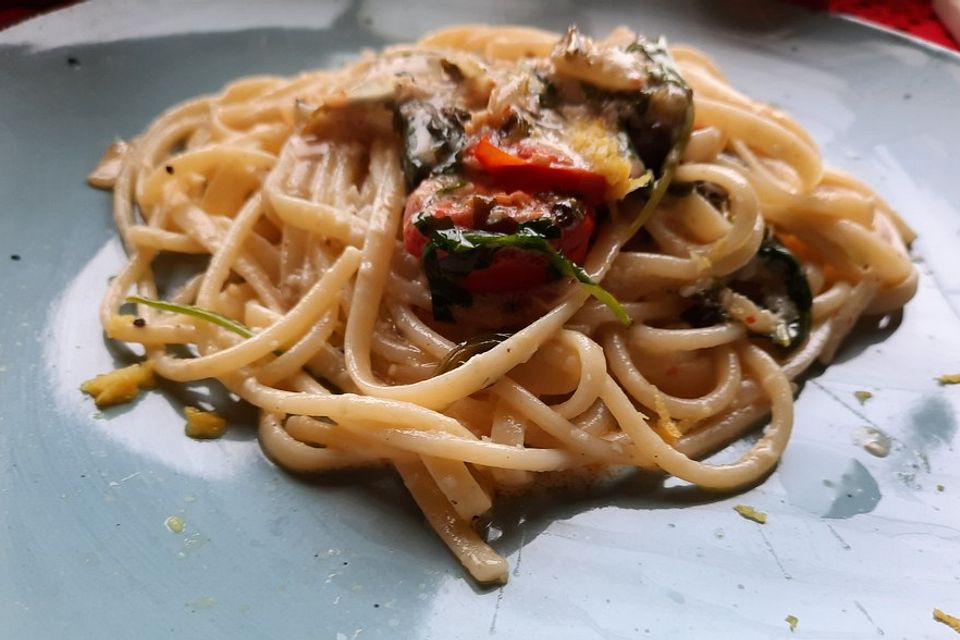 Zitronenspaghetti mit Parmesan und Rucola