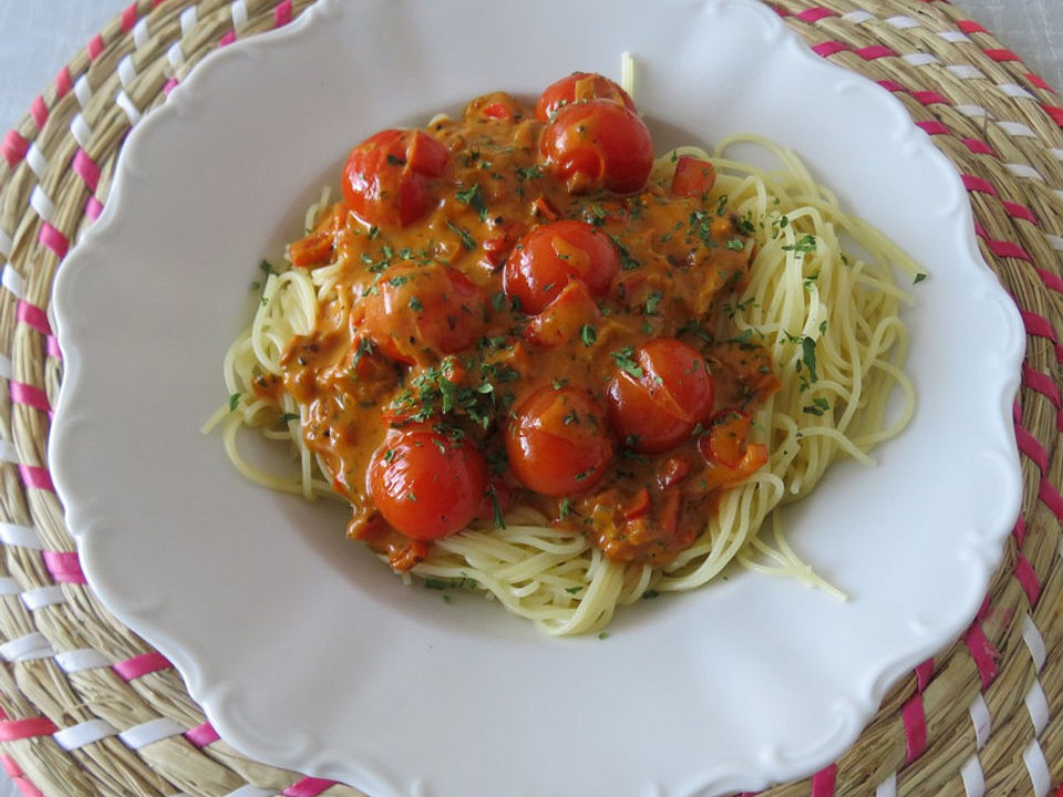 Spaghetti mit Tomaten - Paprika - Sauce von miamilly| Chefkoch